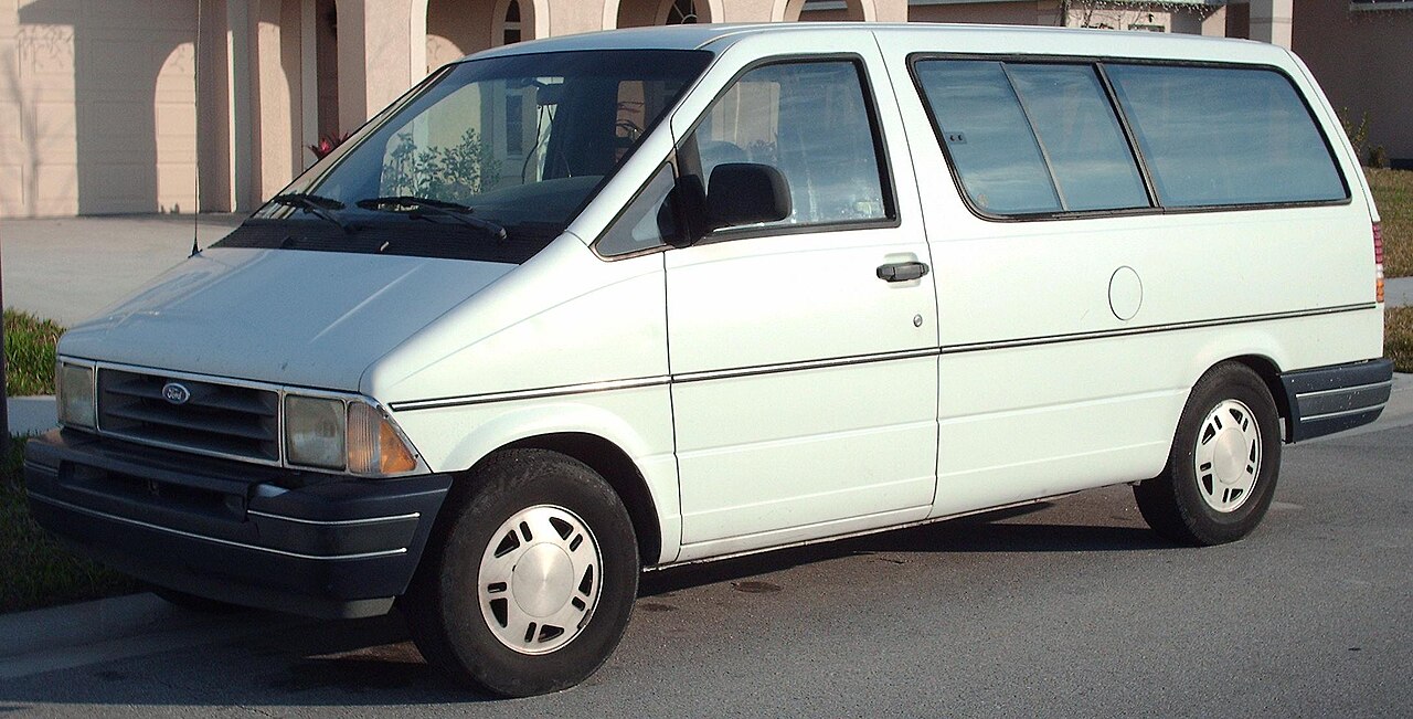 Ford Aerostar extended-length van
