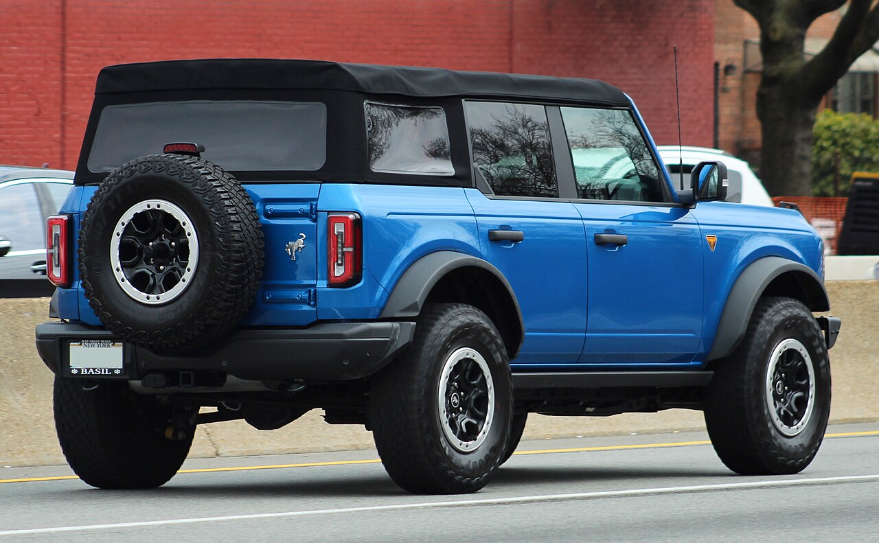 2021 Ford Bronco Badlands, rear view
