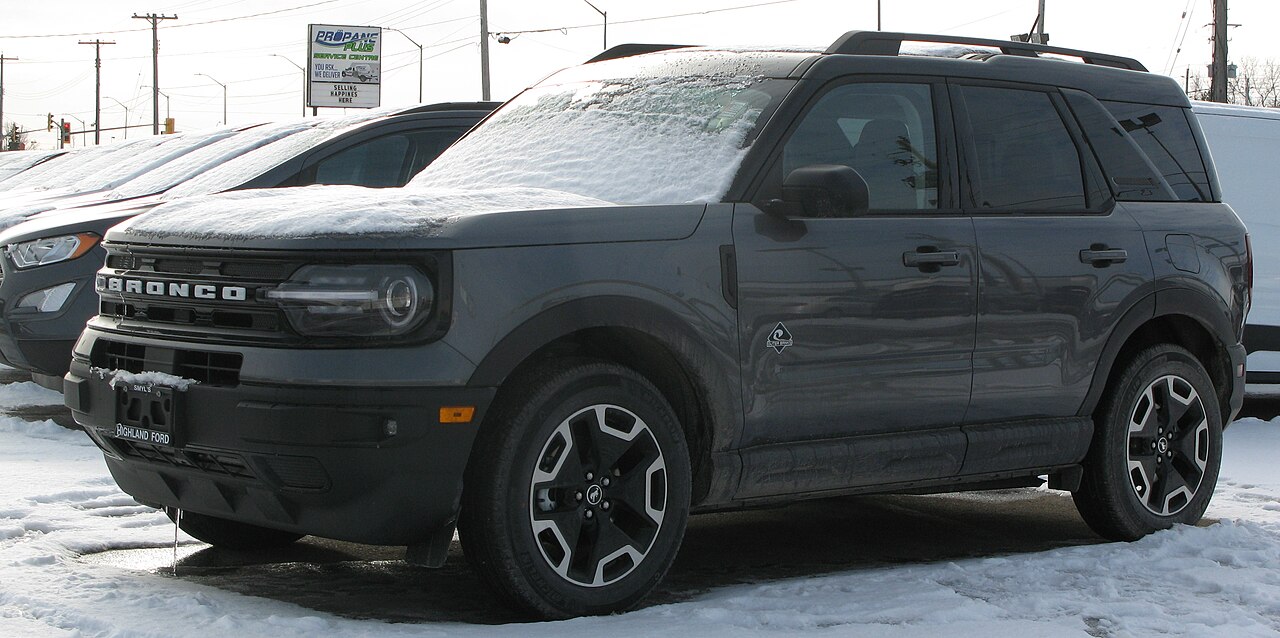 2021 Ford Bronco Sport Outer Banks, front left view