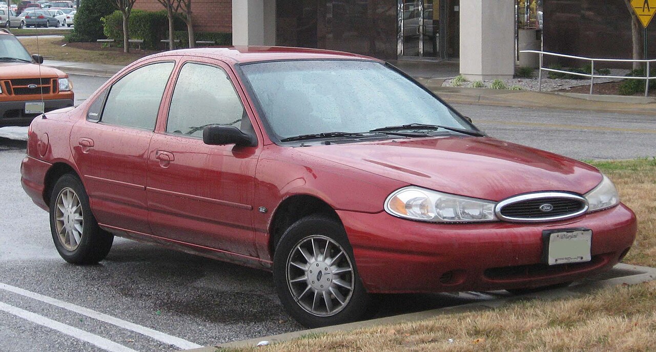 Ford Contour SE sedan, 1998 to 2000