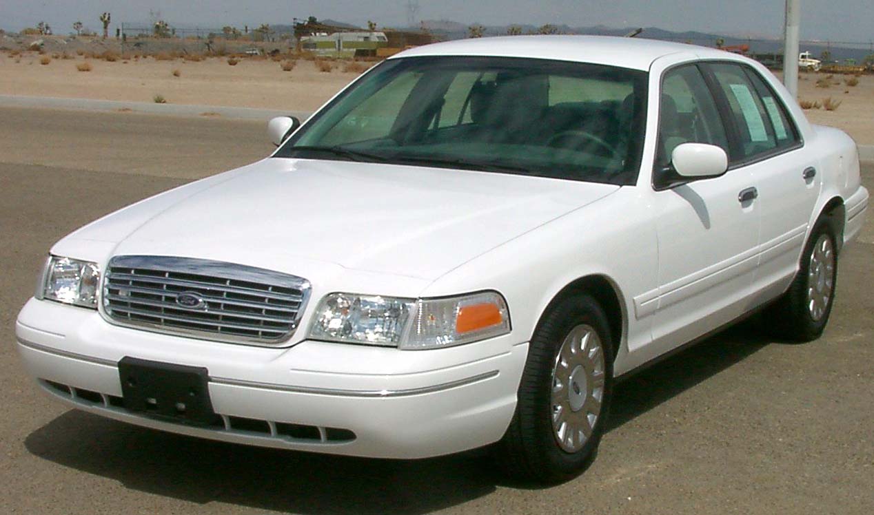 2003 Ford Crown Victoria sedan, front view