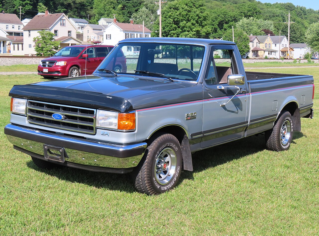 1990 Ford F-150 XLT Lariat regular cab pickup, front left view