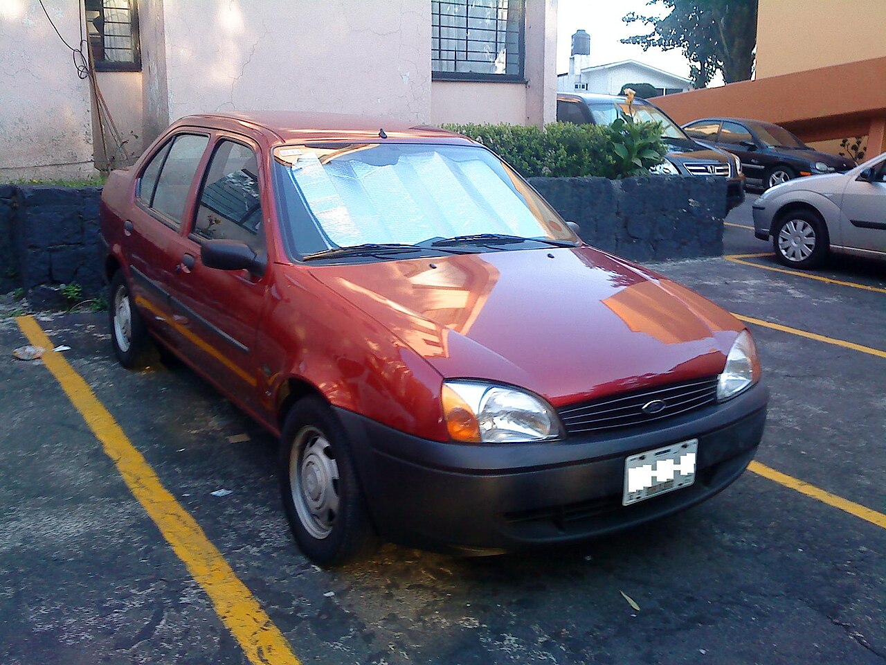 2001 Ford Ikon sedan