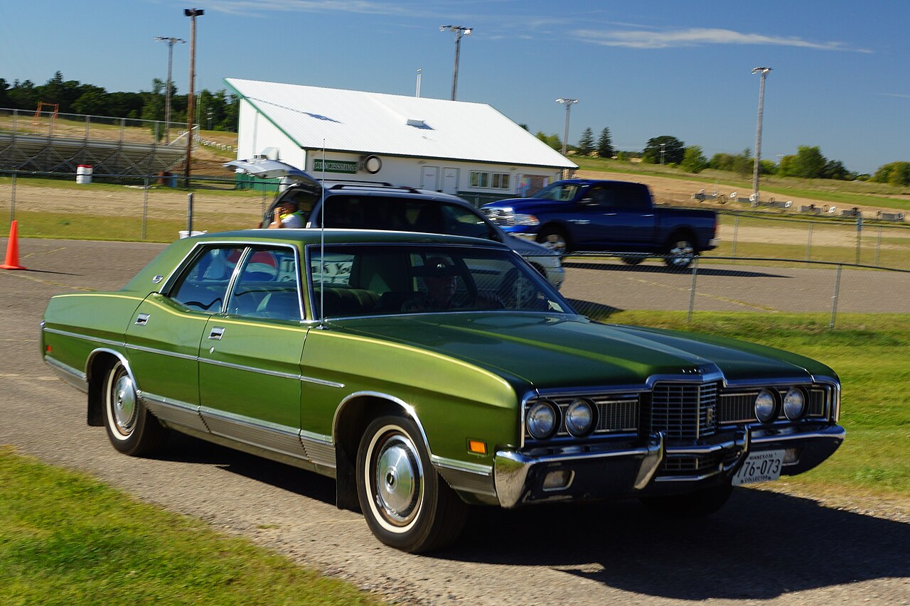 1972 Ford LTD four-door sedan, front three-quarter view