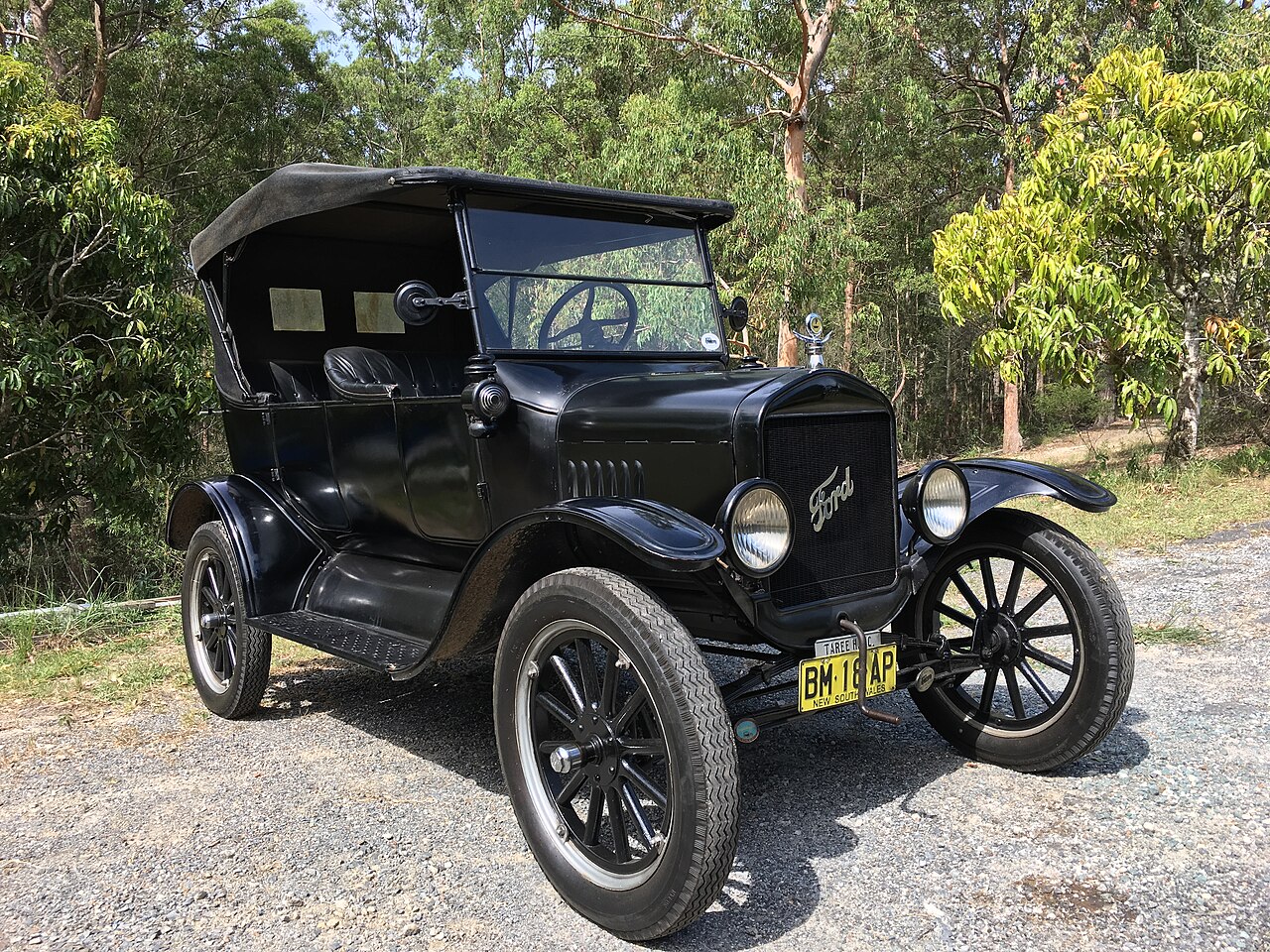 1925 Ford Model T touring car