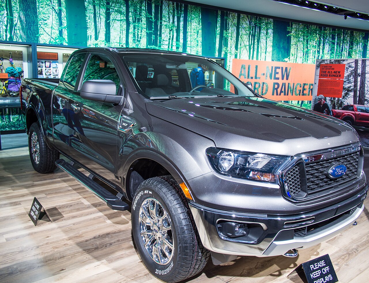 2019 Ford Ranger XLT pickup, right front view