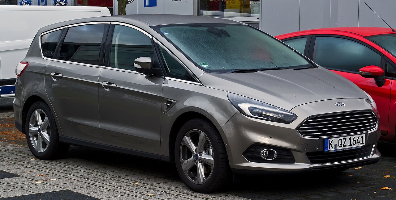 Second generation Ford S-Max Titanium, front view