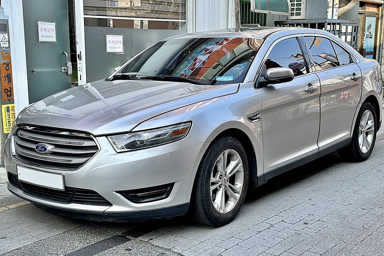 2013 Ford Taurus sedan