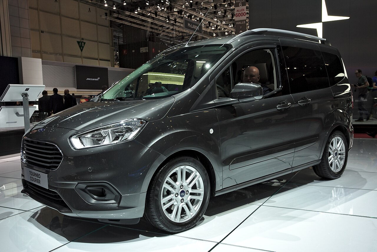 2018 Ford Tourneo Courier, front view